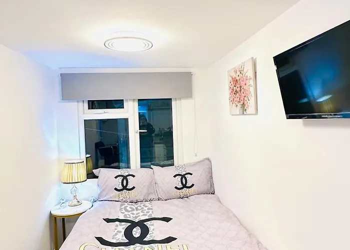 Luxury Studio - Near Heathrow Airport - Free Parking