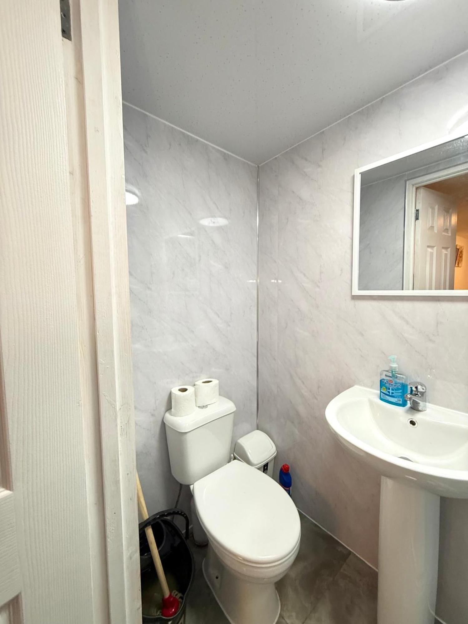 Luxury - Near Heathrow Airport - Free Parking Appartamento Londra
